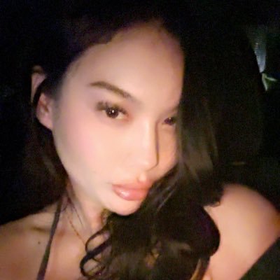 viv_krystin's profile picture. 