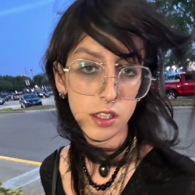 bodyinurwallz's profile picture. race car mechanic + engineer + sexy + venezolana