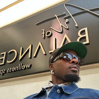 ChidobeAwuzie's profile picture. seeing thru everyone & everything, you’re not excluded