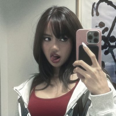 lali404error's profile picture. Say my name, say Lalisa love me.
