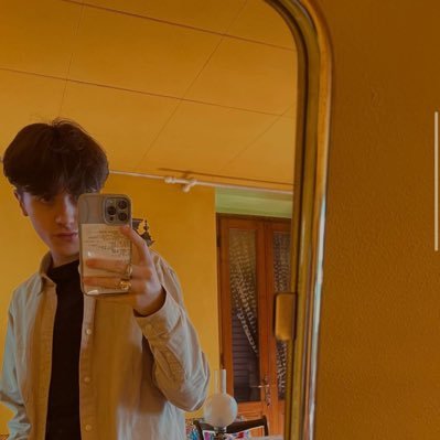 Gioele251's profile picture. ἐξαίφνης