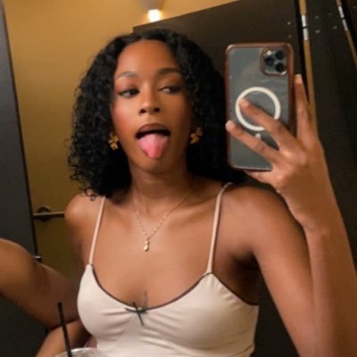 kiaCoke's profile picture. Kia ♥️