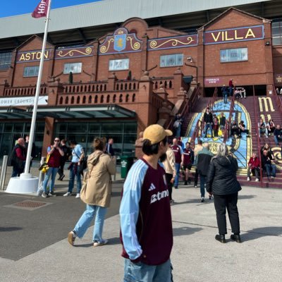 Tuanzebe_beat's profile picture. Japanese villans living in Birmingham."They say you don't choose Aston Villa, it chooses you."ヴィラが好き過ぎてバーミンガムでワーホリ始めました。ヴィラパーク通算:W16-D1-L0