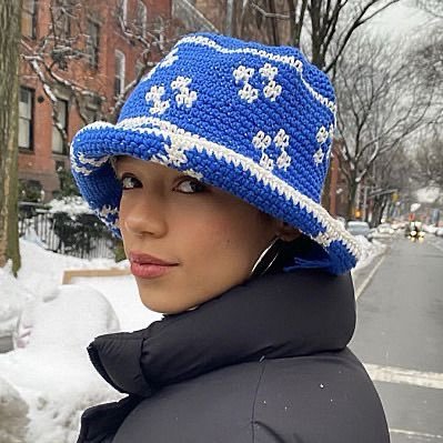 stxrfruitrry's profile picture. maybe romance is a place