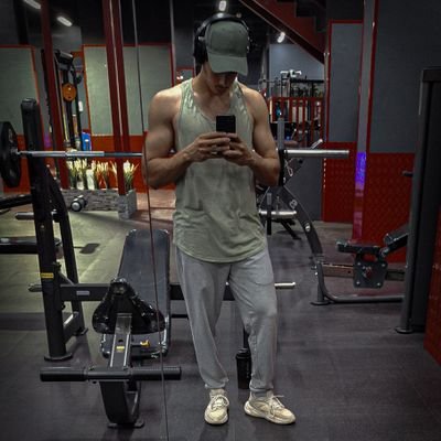 Abdo22601311's profile picture. انا اسعى كل يوم الي حلمي💫✈️
I'm sure I'm coming .🍷                                        
♌Someday I'll be a star and I think so