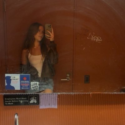 becca_anna_'s profile picture. 