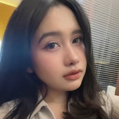 whatcila's profile picture. Up in the clouds, far from the crowds.