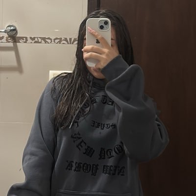 _camilaportugal's profile picture. nunca perco a oportunidade de pesar o clima