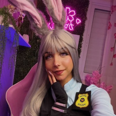 yoxlz's profile picture. I have permanent tan lines and cosplay a lot :3 I only respond in the link below!!