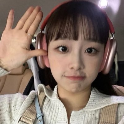 meowsillycat's profile picture. kami, they them 19, animation student!! 🌸💐🌷🩷