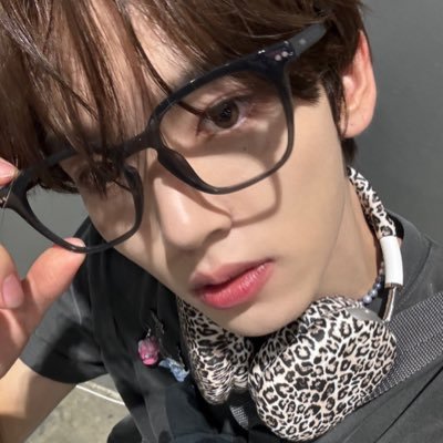 rikicidie's profile picture. lando norris, han yujin and science 💞