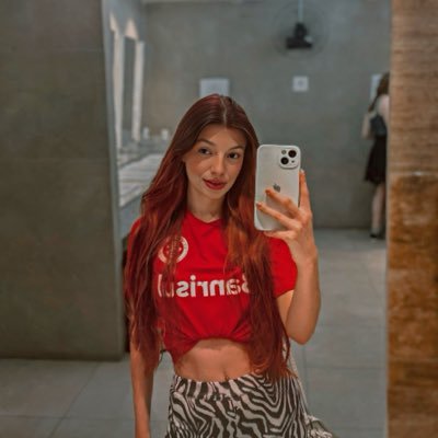 brendarohr_'s profile picture. Mulher de muitas palavras | 🌎 🇦🇹 Gaúcha e colorada | 🍉 Estudante de nutrição | 🥦 Vegetariana | 🏋🏼‍♀️ academia | GTA RP CDAnjos - Catherine Benetti