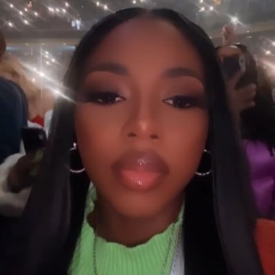 aszhanej's profile picture. 