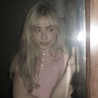 girltaaron's profile picture. aaron saved me from ophelia's fate ˑ ִ