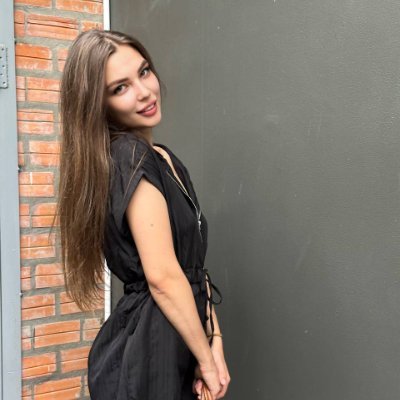 honeybun111333's profile picture. Digital Nomad Girl 🏞️｜Suitcase between city and desert｜Simple travel life｜Backpack, loafers and the earth are my home