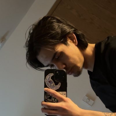 zeitarv's profile picture. 23| my bio definitely caught ur attention if you’re reading this. most of my posts r satire.