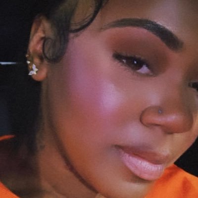 PrincesssAiry_'s profile picture. Most hated 💗& untouchable ✨ Awe what do you see? 🤣🥱