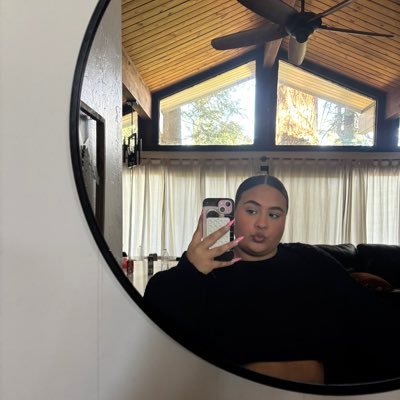 Bornfrom0painv's profile picture. 