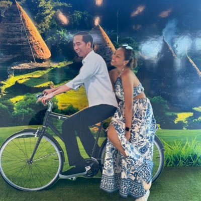 azielianne's profile picture. KCL | IEA | Co-host of the @heshetheysay_ podcast | @leaninmalaysia | Jazz enthusiast | may have a tea obsession ☕️