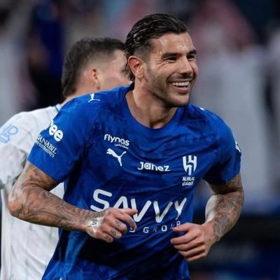 azoz__qw's profile picture. لستُ بخيّر، وإن كانت ملامحي تُظهِر عكس ذلك..🚶🏼‍♂️