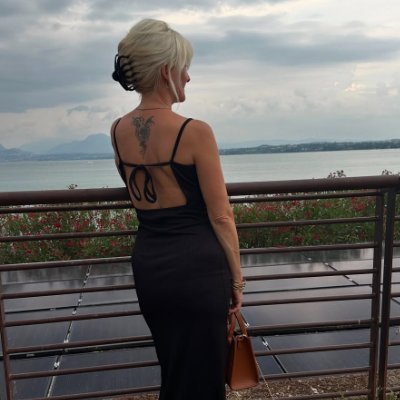 Nina5698qw's profile picture. Everything I’ve lost has taught me something