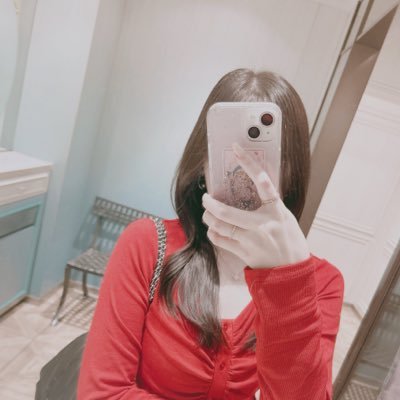 _moe_dsgn21's profile picture. 想いを、形に。🕊⌇芸能▷会社員▷デザイナー⌇デザイン講師⌇SNSデザイン⌇SNS運用⌇面談代行⌇オンライン秘書⌇九州在住⌇NC22⌇お問い合わせはDMまで📨