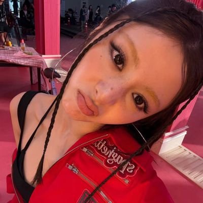 hellokhaerin's profile picture. ㅤㅤ lesbianismo, jurídica do twice e new jeans || gg only!!