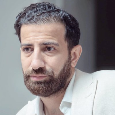 iRSxiupcQVxHEr1's profile picture. سَيُسْعِفُنِي دَهري إذا انْكَسَفَتْ شَمْسي
وولَّى زماني يَضْرِبُ اليومَ بِالأَمْسِ
وما المرْءُ إلَّا ما تخُطُّ يمينُهُ
وما طاهرٌ مِمَّنْ سَيَخْفَى على الإِنْسِ