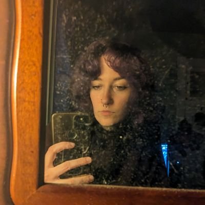 ierotoxic's profile picture. uuuh idk man