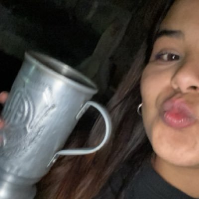 ozan_juliana's profile picture. me gusta el fernet y las hamburguesitas