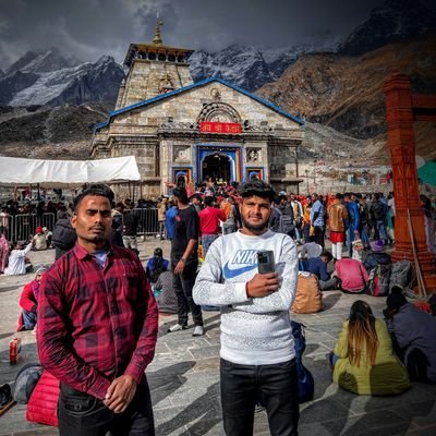 abaneesh_yadav's profile picture. ❤“प्यार इश्क मोहब्बत सब धोखेबाजी है।💗
अपनी लाइफ में तो सिर्फ Attitude ही काफी है।।”
🎶 Music Lover🎶