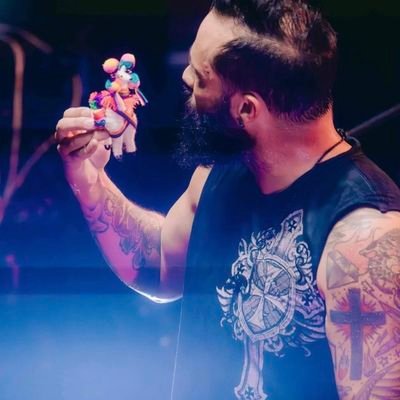 bookswmetal's profile picture. Escrevo porque vivo, vivo por que escrevo 💫✒️
TH👨🏻‍🏫
WLDAE💀🫀