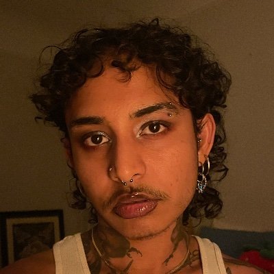 makoshhha's profile picture. a text is a library