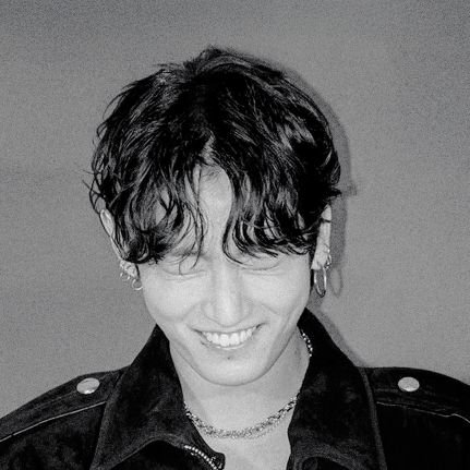 BTSmiles7's profile picture. I know everyone is suffering a lot, but please be happy for me -jimin           ||she/her    SOLOS🚫  #btspopper
   ✨ 2039 ✨ 💜2025💜