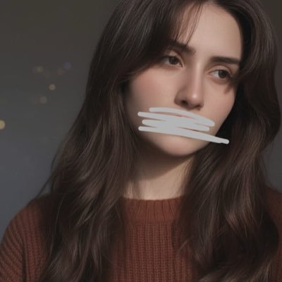 kashufoxie's profile picture. barefoot on the ground.