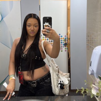 Queeen_Jojo_'s profile picture. IG: miajostacks Midwest girly 🧚🏽