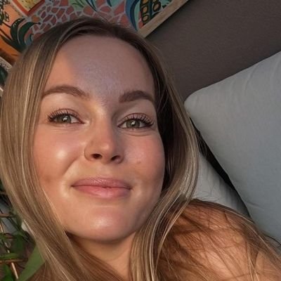 elle_knox122's profile picture. 