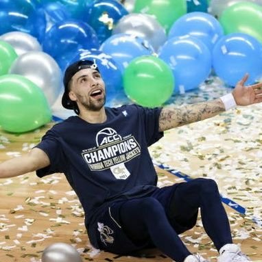 larelevenba's profile picture. Viens on discute basket-ball 🏀
                                       ✒ pour @le_roster / 🎥 sur YTB et Spotify avec @oscarr_lfg / 🎙 pour @qibasket