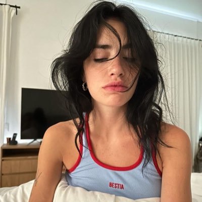 dramababee_'s profile picture. aunque a veces te sientas sola una diva siempre brilla