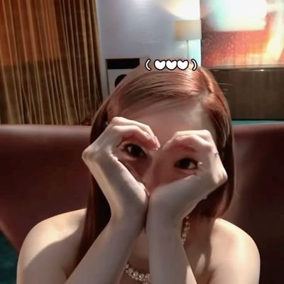 Sisiiuzx's profile picture. 🐰