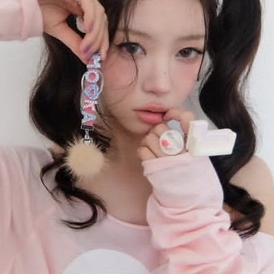 SpaceIllit's profile picture. ────── 𓆩Gₗₗᵢₜ𓆪🌙 - - - - - - - - - -