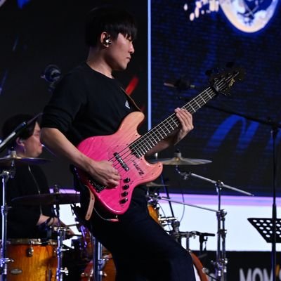 Zzero_bass's profile picture. Bassist | 덕후찌개(A.SOUND), T-SESSION /                        
레슨 및 세션 문의 : https://t.co/FCNdhGth6o