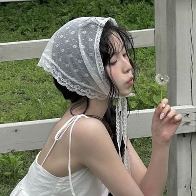 llumieret's profile picture. 🍃 𝒲hen hearts root in moss and rain,
𝓁ove becomes the color of green