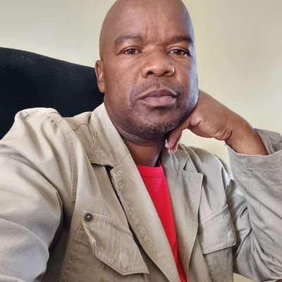 ZMfabe's profile picture. cool, calm, and collected man of God. I love Mamelodi Sundowns FC with all my heart. I'm not interested in trading 🌈.