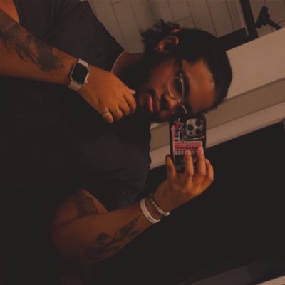 Nyokhii's profile picture. Cashmere knits for the nighttime boat rides