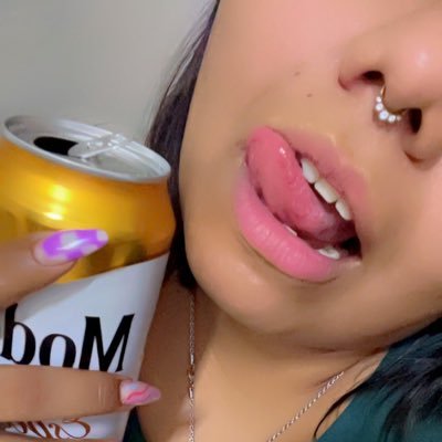 lunitastarr's profile picture. #NSFW 🔞 Chica linda, divertida y extrovertida, bisexual, gusto por conocer y experimentar, pasarla muy bien, cero malos rollos...