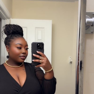 xShyniece_'s profile picture. 12•02•20🖤 Leonard’s