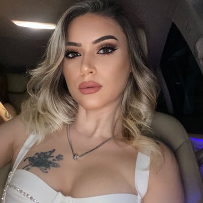 busra_v92's profile picture. 