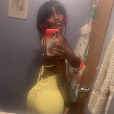 wifely_softness's profile picture. Puerto Rican 🇵🇷 and ✊🏿/ ♈️ 29 make sure y’all go subscribe to my only fans account read my onlyfans profile account 💯 like all my posts solo content/🙅🏾‍♀️