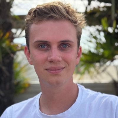 LouisMerckx's profile picture. Liberaal 🗽| BCO 💛| Club Bruggeuuh 💙🖤| cultuurliefhebber 🎭| Hamme 📍|♥️YNWA♥️| student @psw.ugent 📚| Vigorist tot in de kist